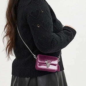 حقيبة Coach Crossbody صغيرة بالترتر الأرجواني.