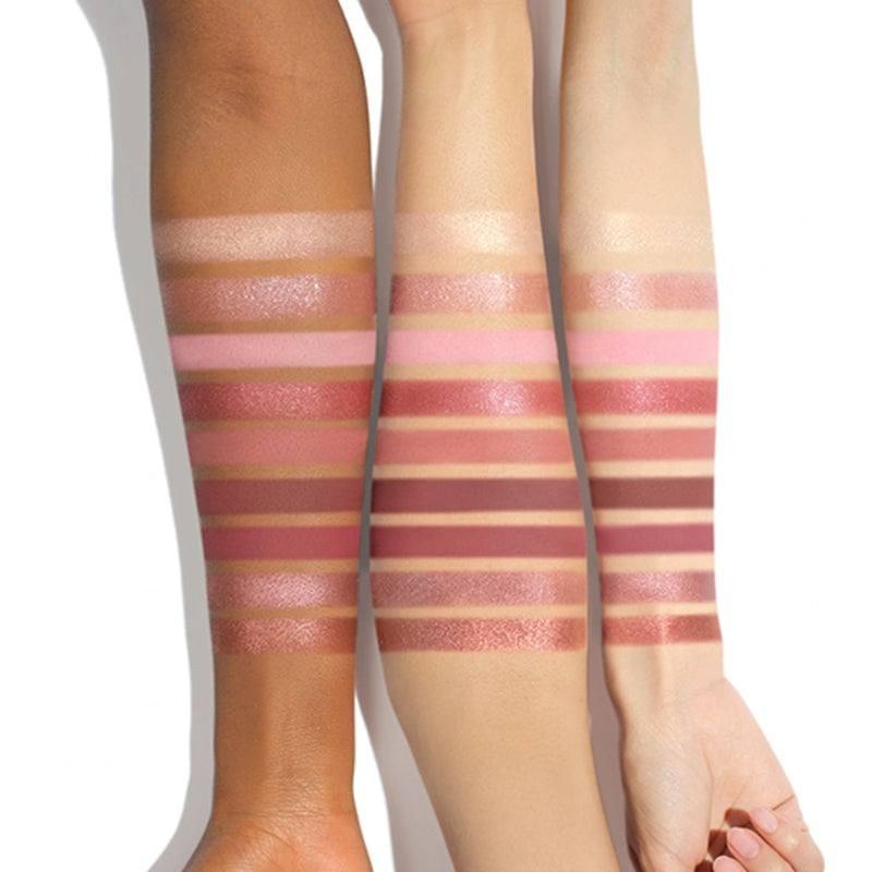 لوحة ظلال عيون Charlotte Tilbury بـ 9 ألوان مخملية ولامعة.