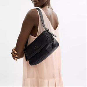 COACH Etta 25 Pebble leather Black.