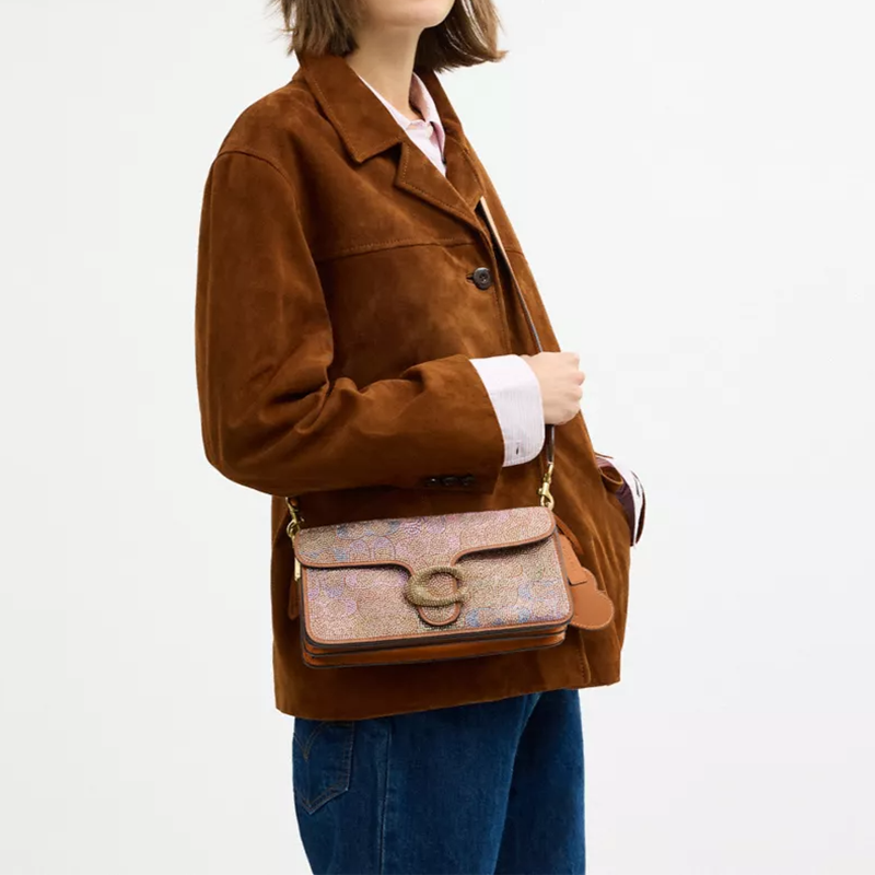 حقيبة Coach Shoulder Bag مرصعة بالكريستال اللامع.