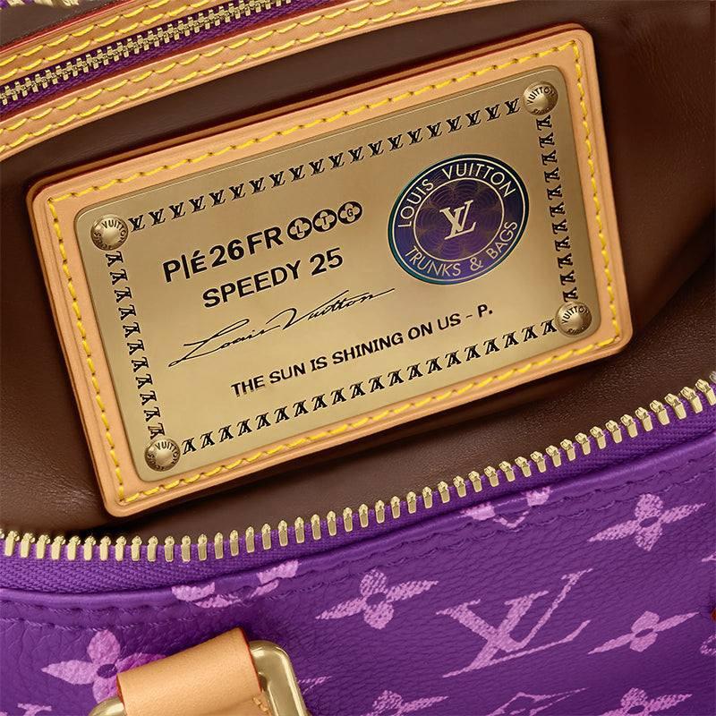 حقيبة Speedy 25 باللون Purple ونقشة Monogram الأنيقة.