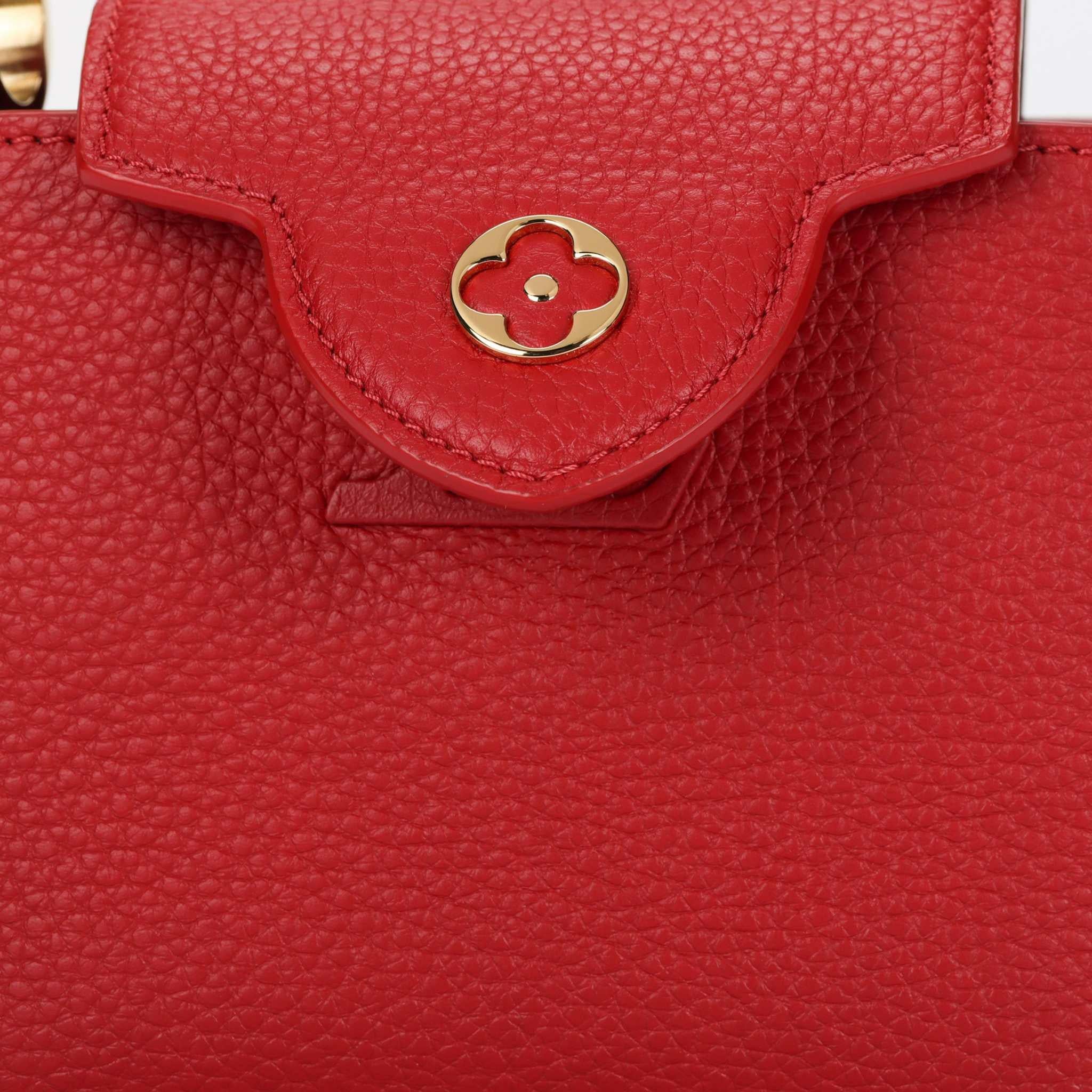 حقيبة Louis Vuitton Capucines جلد أحمر فاخرة.