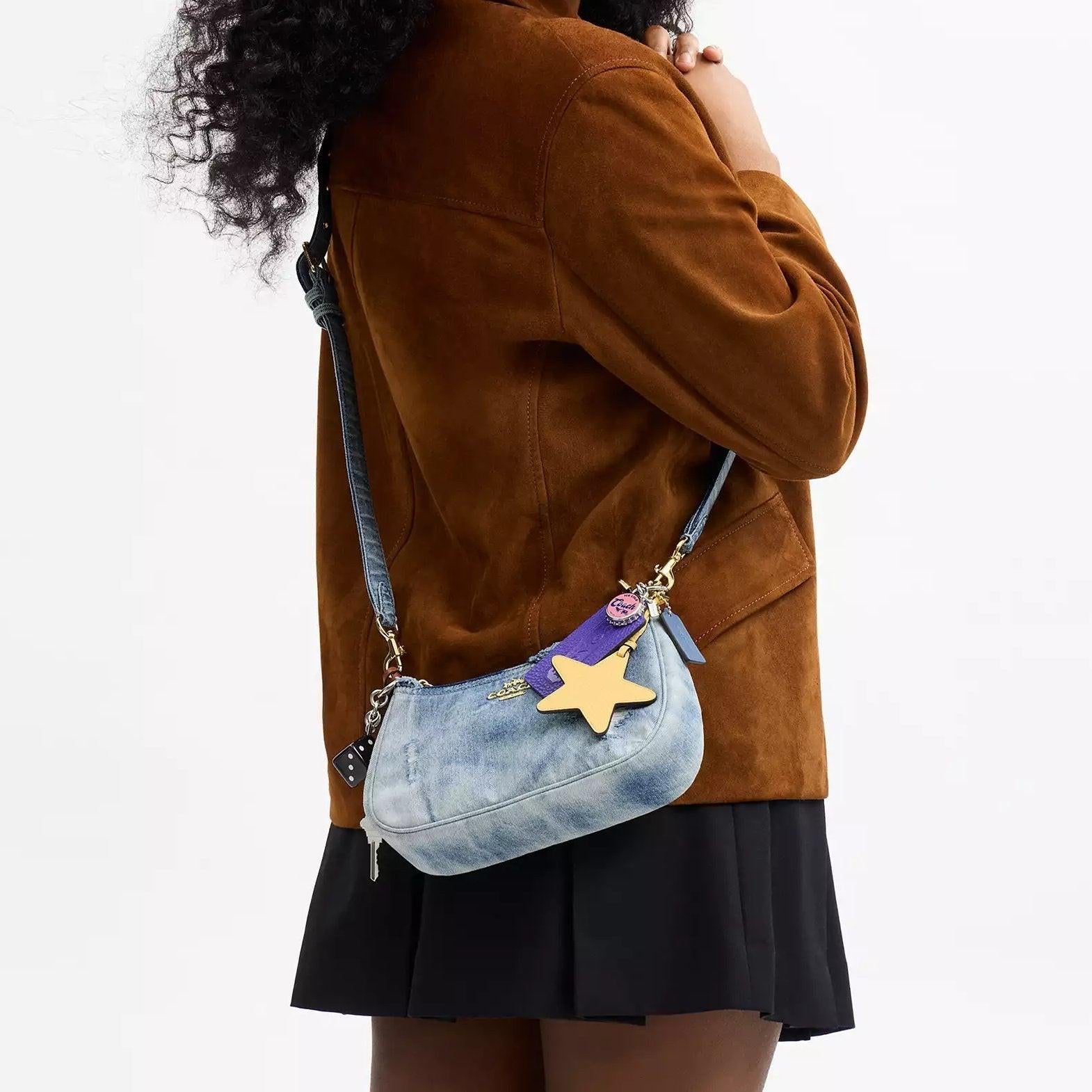 Coach Teri Shoulder Bag | حقيبة كوتش تيري الأصلية مع لمسات من المرح والحيوية 🍒⭐.