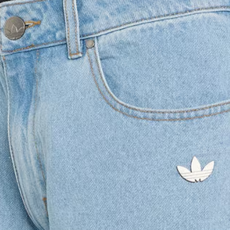 جينز نسائي بشعار adidas Originals بجيوب أمامية وخلفية وساق واسعة مستقيمة