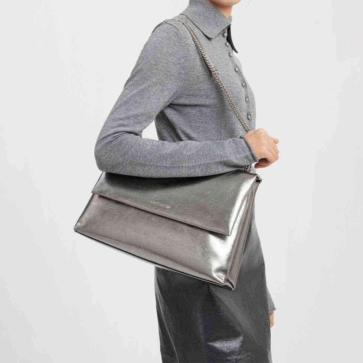 حقيبة Charles & Keith لون Metallic Silver مع سلسلة كتف.