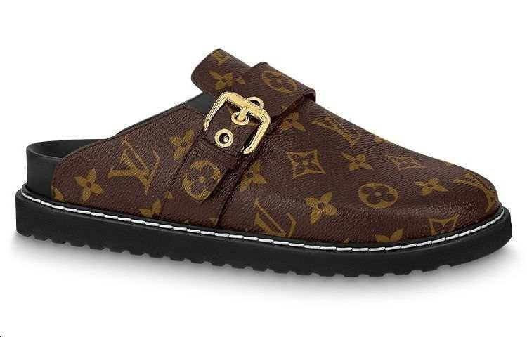 حذاء Mules من Louis Vuitton بنقشة Monogram بنية.