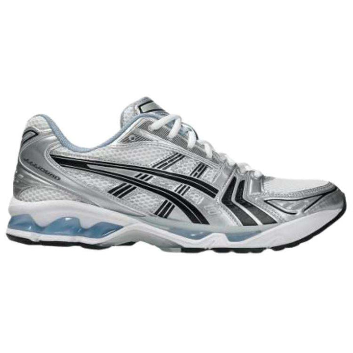 حذاء رياضي Asics Gel-Kayano 14 باللون الأبيض والفضي مع تفاصيل كحلية للأداء والراحة المثالية للعدائين