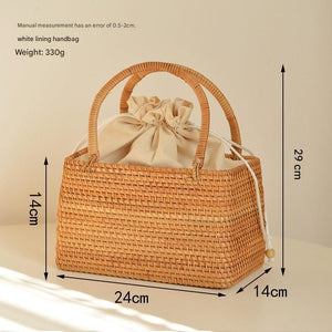 حقيبة يد Handbag من الخوص الطبيعي بتصميم فني يدوي مميز.