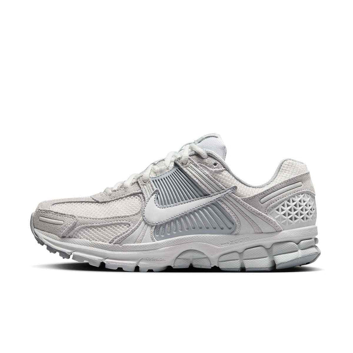 Nike VOMERO 5 women's sneakers, breathable and shock-absorbing design.
