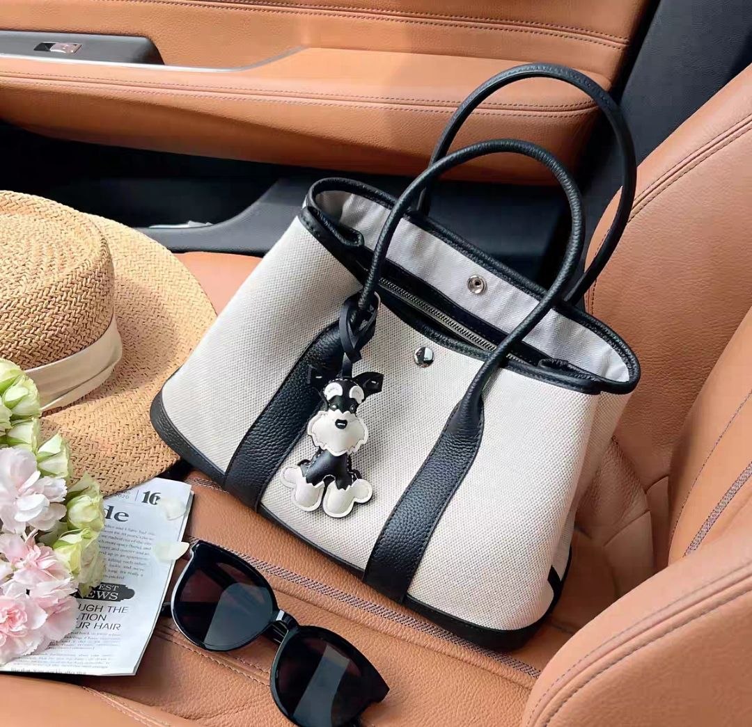حقيبة Canvas Tote نسائية بتصميم كلاسيكي راقٍ