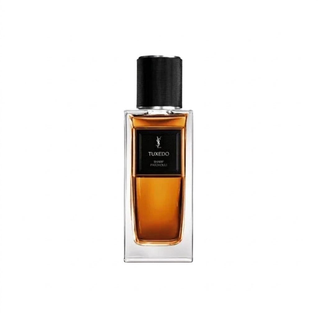 عطر توكسيدو من ايف سان لوران محاط بالزهور والأوراق