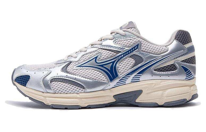 Mizuno Speed 2K: حذاء رياضي فضي أنيق ومريح للأداء اليومي