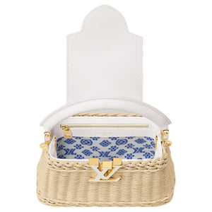 حقيبة Capucines من Louis Vuitton بتصميم Wicker ولون أبيض.