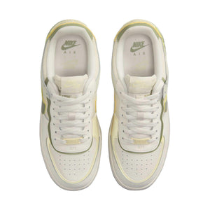 حذاء Nike Air Force 1 Shadow باللون الأصفر والزيتوني.