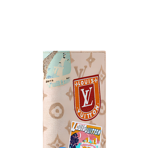 محفظة جواز سفر Louis Vuitton بتصميم World Tour.