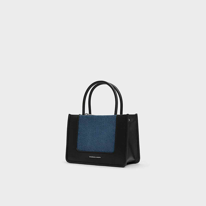 CHARLES&KEITH أنيقة سوداء بلمسة دينم حقيبة يد بتصميم هندسي.