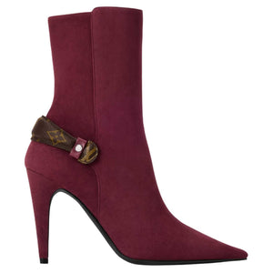 Louis Vuitton حذاء Ankle Boots شمواه باللون العنابي بكعب عالٍ.