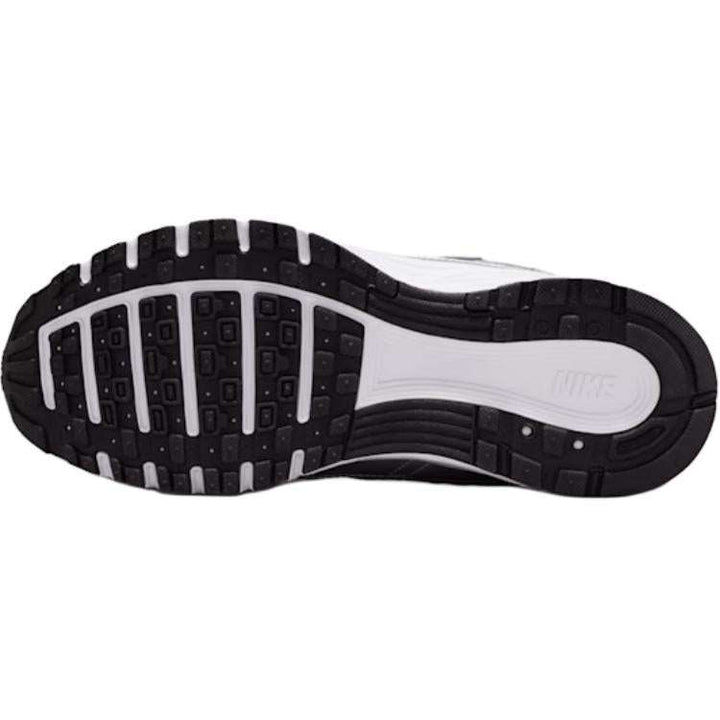 نعل خارجي لحذاء نايك P-6000 بتصميم متين وحيادي باللونين الأسود والأبيض لثبات عالي ومقاومة الانزلاق