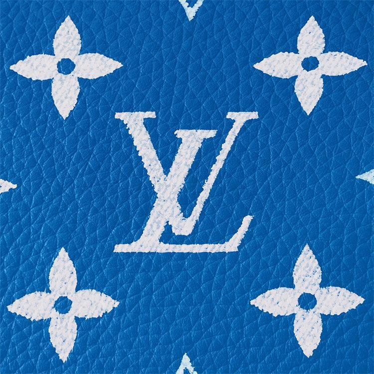 حقيبة Speedy 25 جلد باللون الأزرق ونقشة Monogram بيضاء.