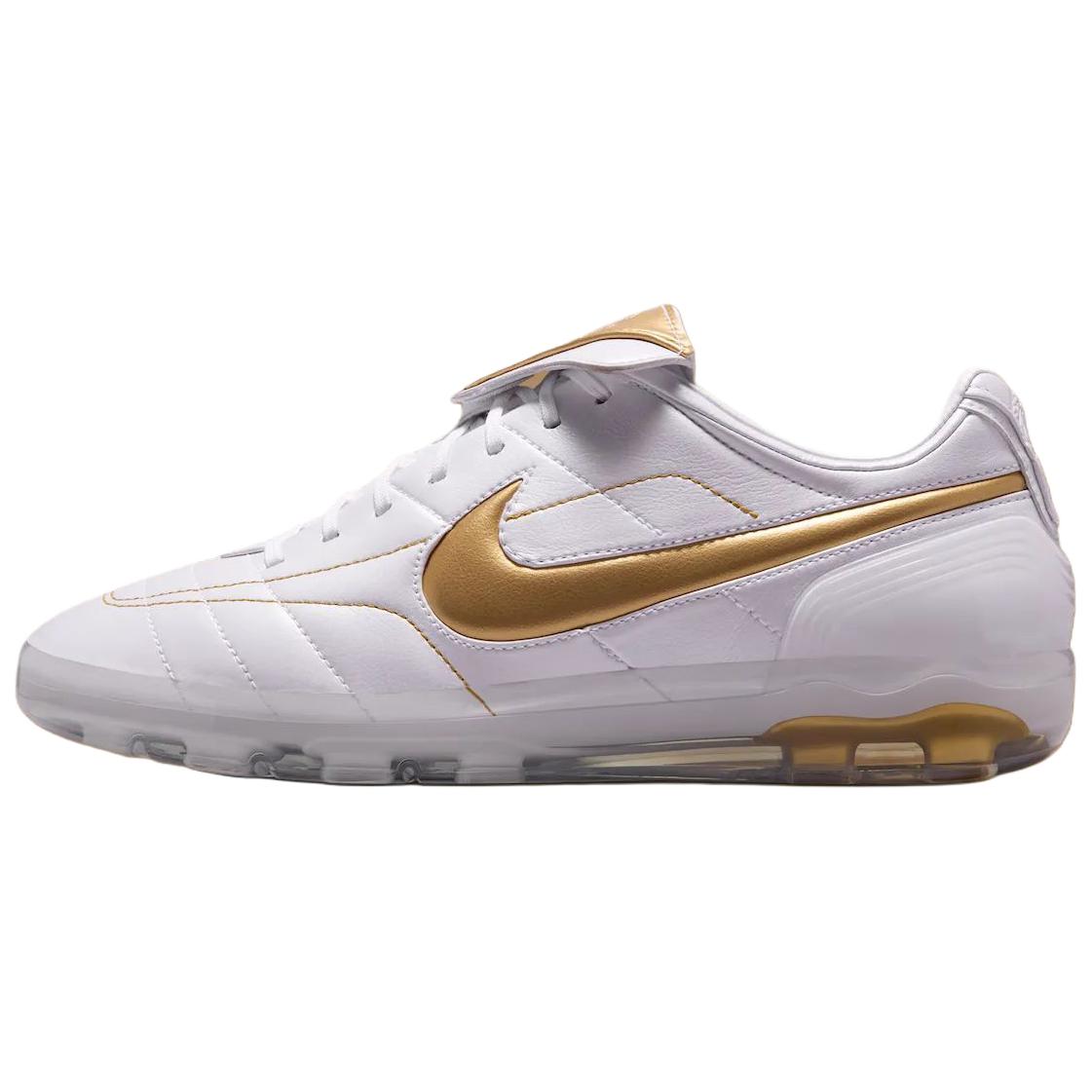 حذاء Nike Tiempo R10 باللون الأبيض والذهبي حذاء كرة قدم