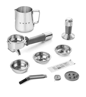 ماكينة اسبريسو SMEG Espresso Machine بمطحنة مدمجة وتصميم كلاسيكي.