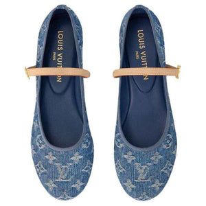 Louis Vuitton حذاء Ballerinas من الـ Denim بنقشة Monogram المميزة.