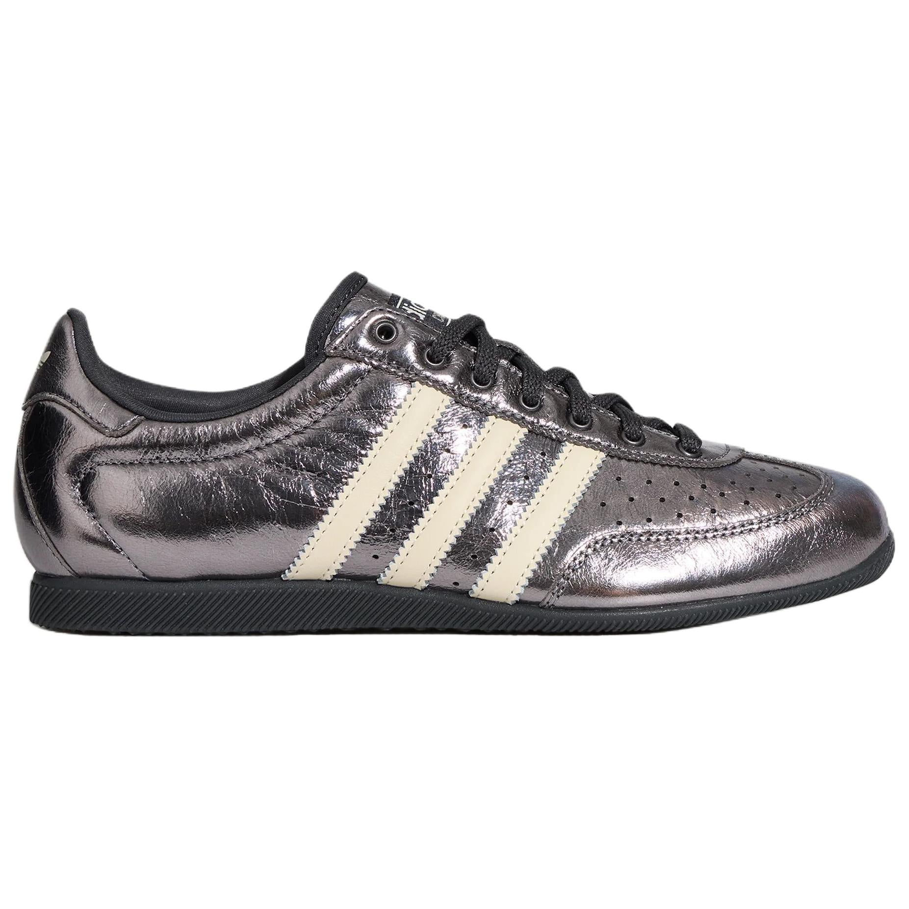 حذاء رياضي أصلي adidas Changle بلون رمادي ميتالك