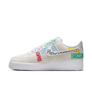 حذاء Nike Air Force 1 Low أبيض بتطريز ملون لمدن العالم.