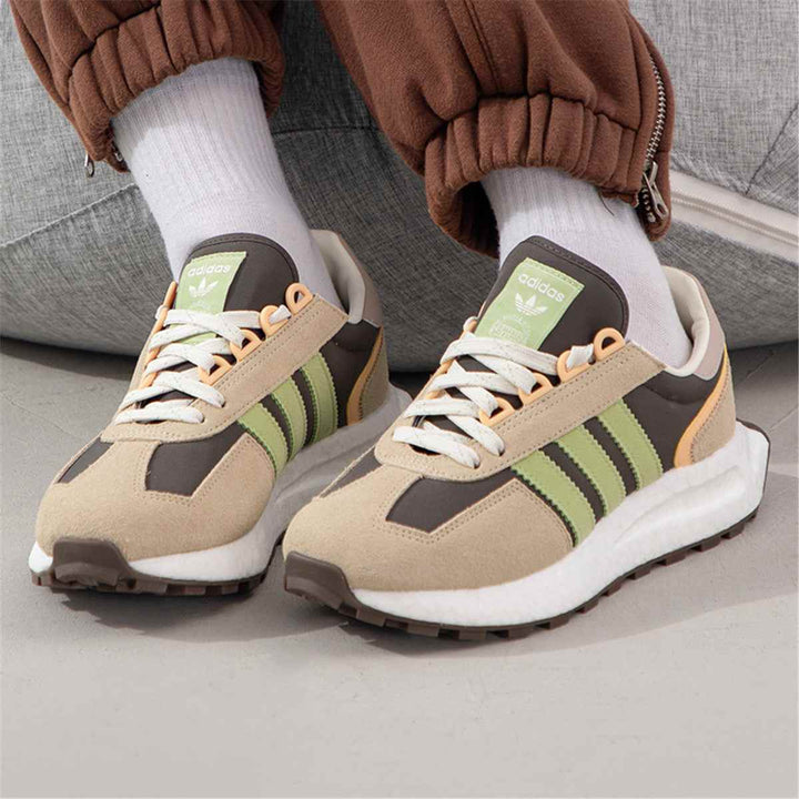 Adidas Clover | حذاء أديداس كلاسيكي بتصميم عصري وتقنية BOOST