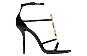 صندل كعب عالي Saint Laurent بتصميم شعار YSL ذهبي ولون أسود.
