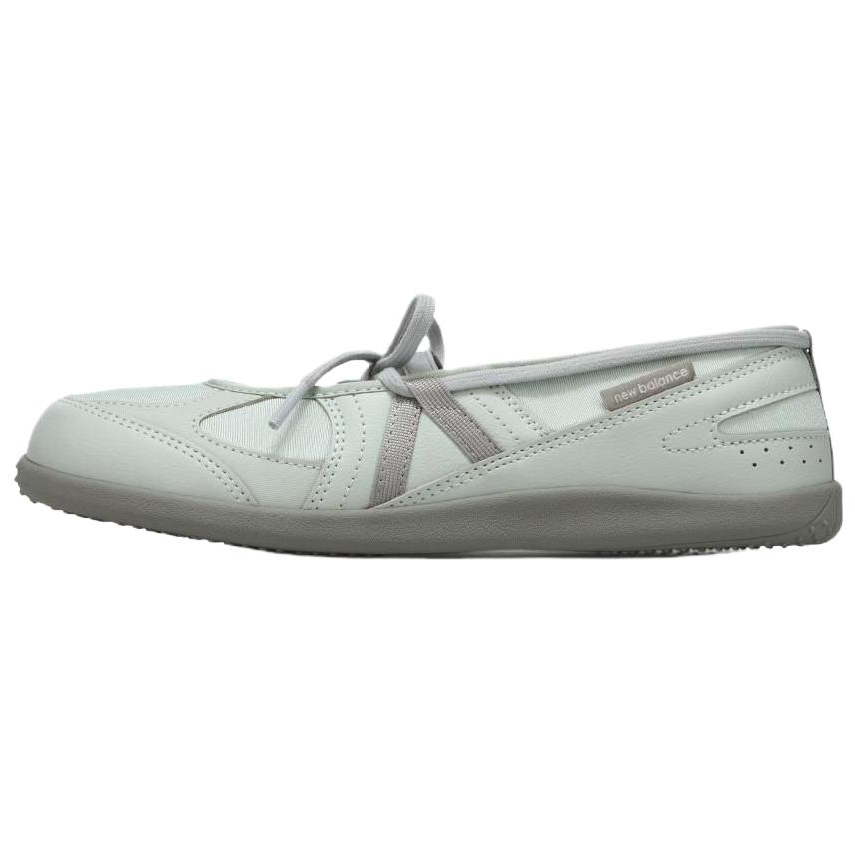 حذاء نسائي New Balance لون سماوي مريح