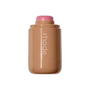 أحمر خدود كريمي Pocket Blush من Rhode لمظهر طبيعي.