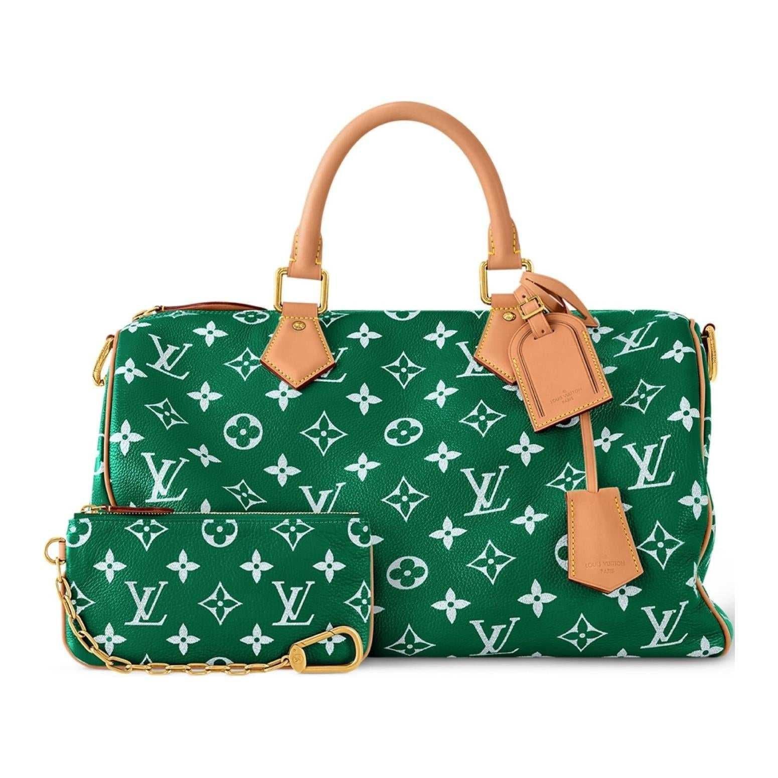 حقيبة Louis Vuitton Speedy 30 بلون أخضر مميز وأنيق.