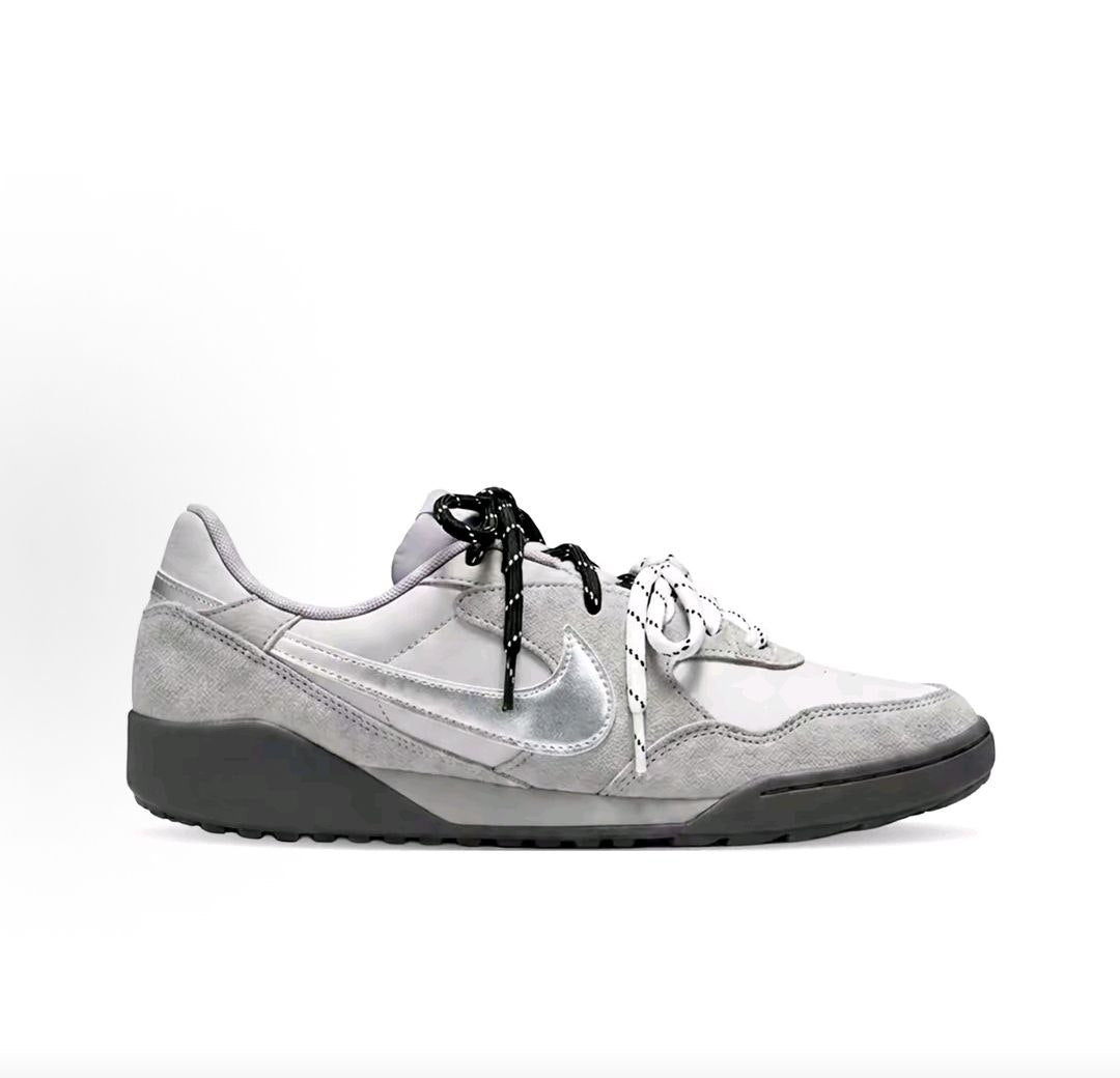 حذاء Nike كاجوال مريح باللون الرمادي بتصميم عصري
