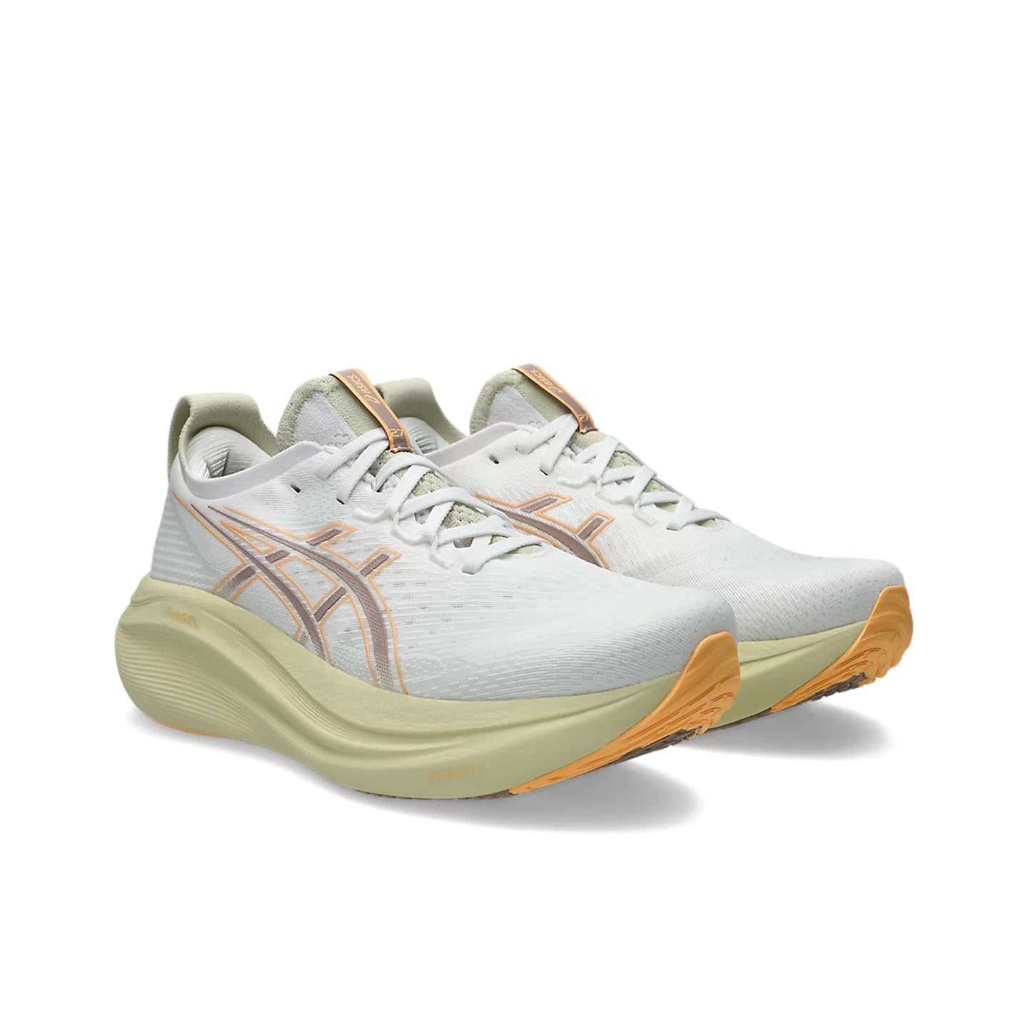 حذاء رياضي Asics Novablast بنعل مرتفع مريح - أبيض وبيج