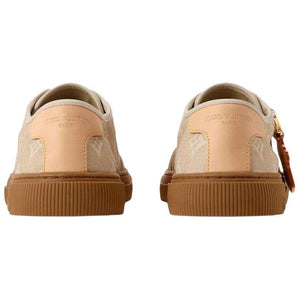 حذاء Sneakers من Louis Vuitton بتصميم Catogram ولون بني.