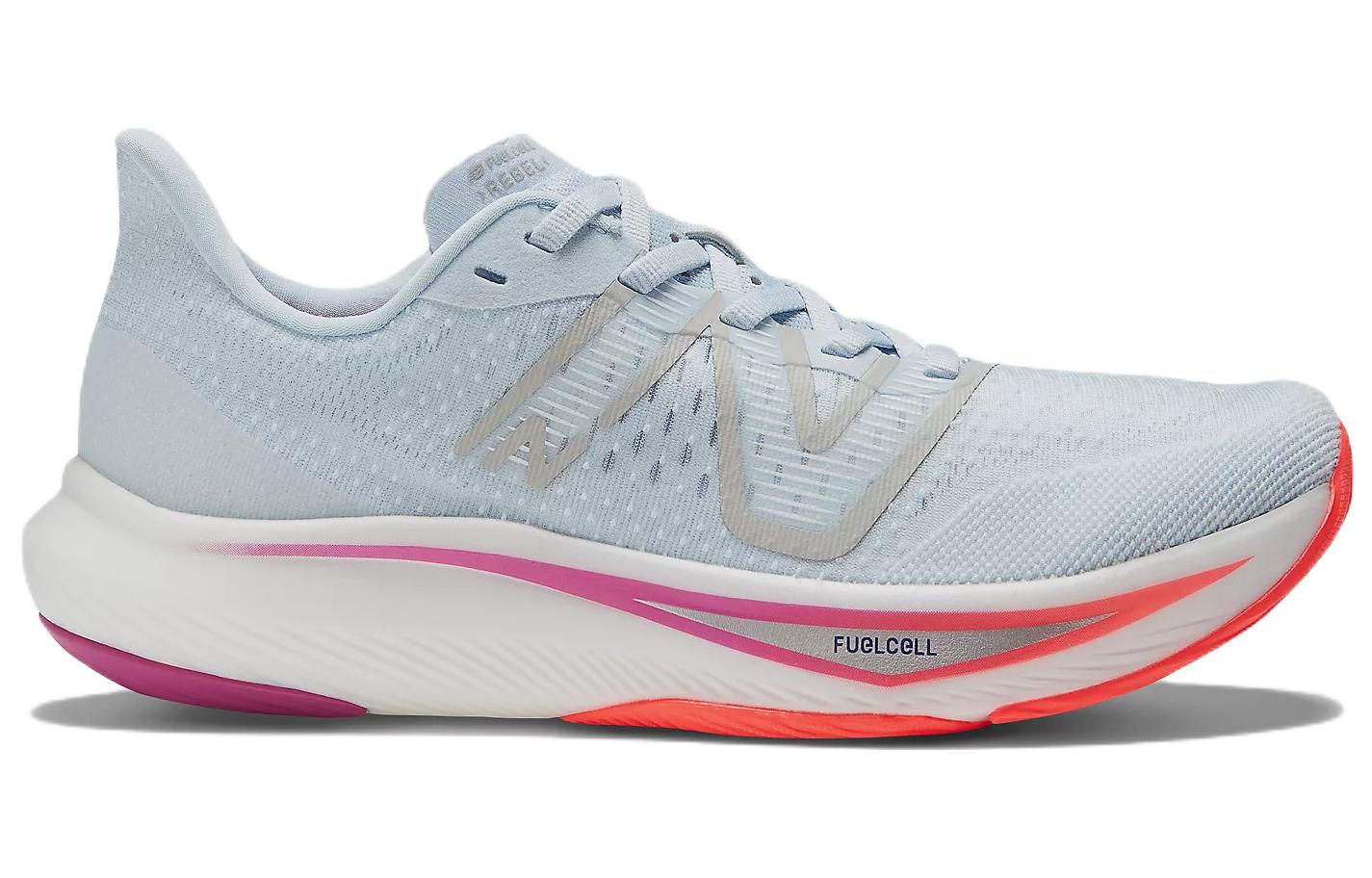 حذاء New Balance FuelCell Rebel v4 للجري بتصميم خفيف وألوان زاهية
