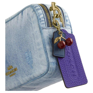حقيبة Coach Camera Bag من قماش Denim باللون الأزرق.