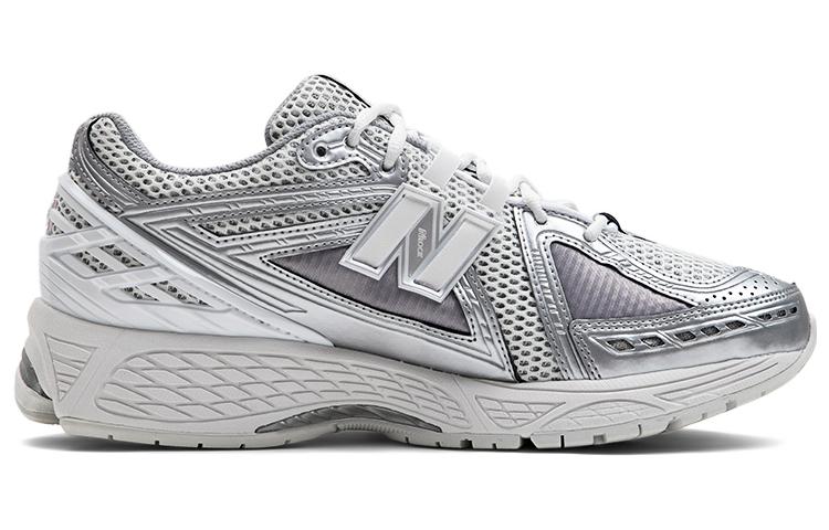 حذاء New Balance 1906R رياضي باللون الفضي
