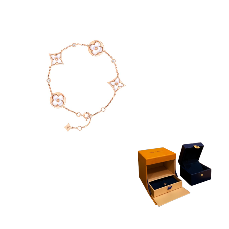 سوار Rose Gold بتصميم Blossom مرصع بالصدف الأبيض.