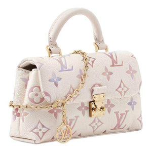 حقيبة Louis Vuitton Monogram بألوان باستيل متدرجة.