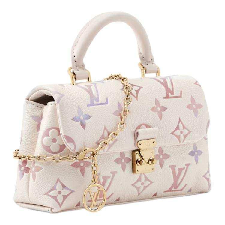 حقيبة Louis Vuitton Monogram بألوان باستيل متدرجة.