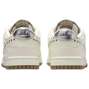 سنيكرز Nike Dunk Low بتصميم Grommets ولون Sail.