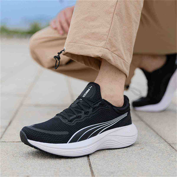 حذاء بوما للجري ProFoam أسود وأبيض مع تهوية شبكية ونعل مبتكر.