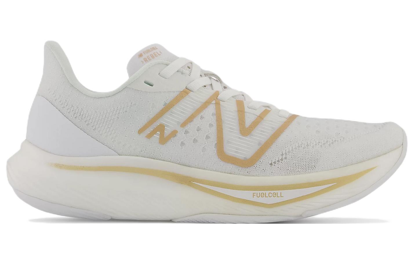 حذاء رياضي New Balance FuelCell Rebel باللون الأبيض والذهبي