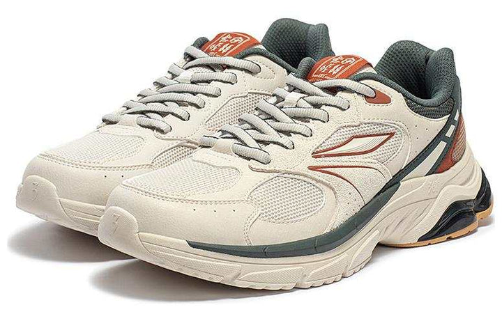 حذاء 361° Life Series باللون البيج والرمادي والبني تصميم مريح وأنيق مع تهوية وقاعدة مطاطية متينة للمشي اليومي