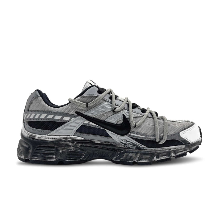حذاء نايك إنيشياتور مون رمادي بتصميم حصري شبك تنفسي ونعل مبطن للراحة والثبات