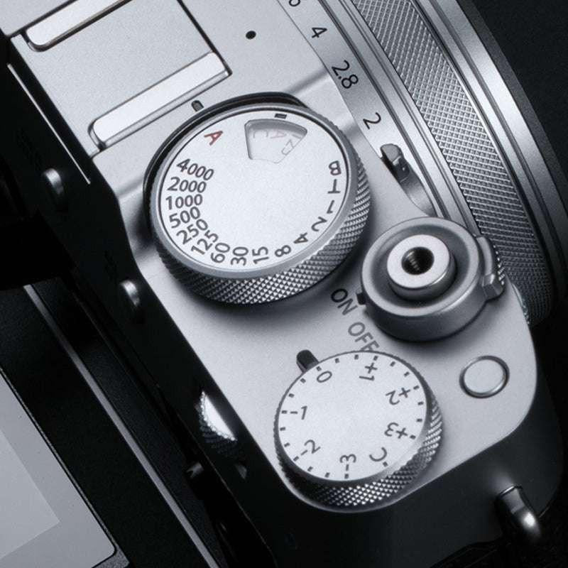 FUJIFILM X100VI mirrorless camera  فوجي فيلم.