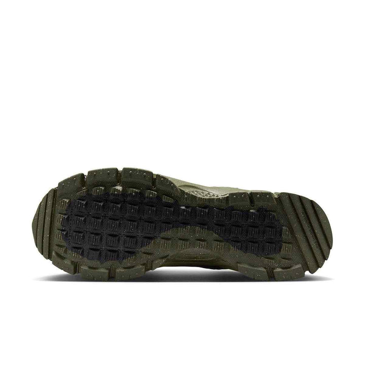Nike Zoom Vomero winter shoe outsole in mink brown, medium olive, cargo khaki colors, designed for city conditions and rainy weather protection.