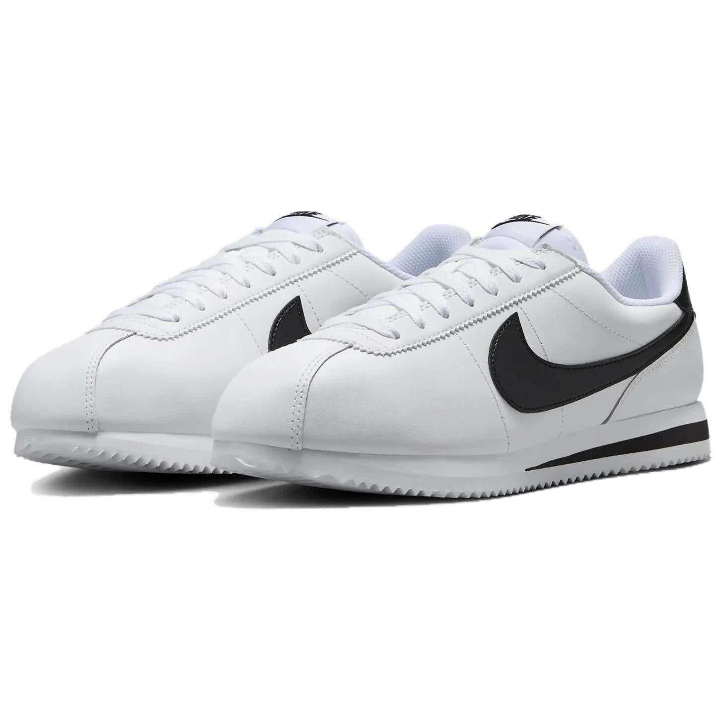 حذاء Nike Cortez كلاسيكي باللونين الأبيض والأسود.